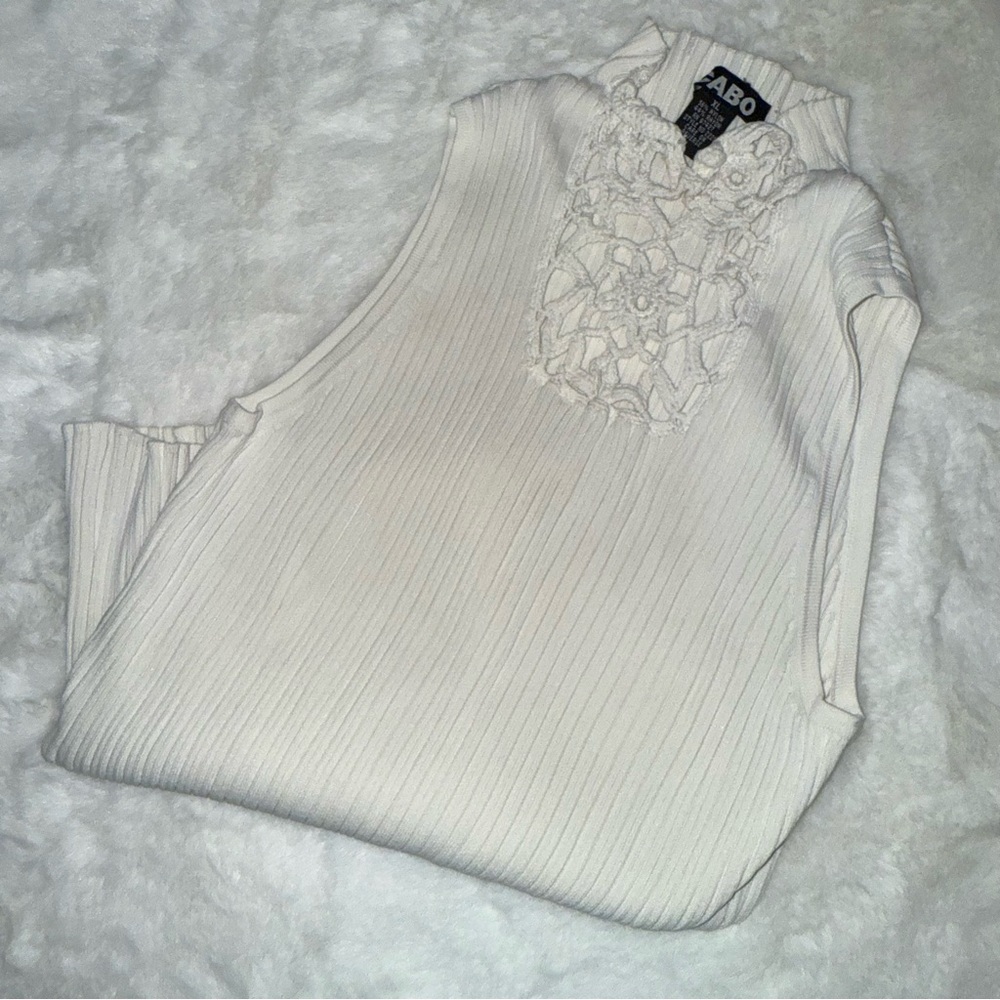 CABO vintage Women's Ivory Sleeveless Blouse